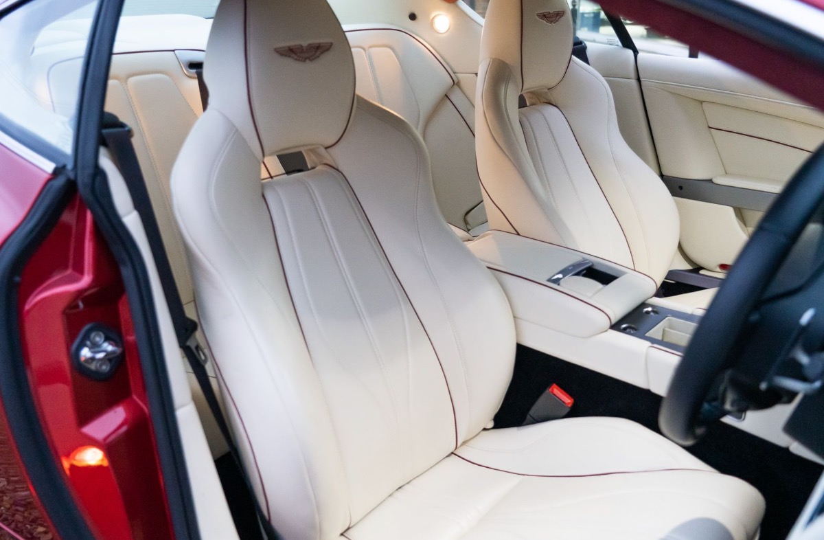 2015 Aston Martin DB9 Image 2